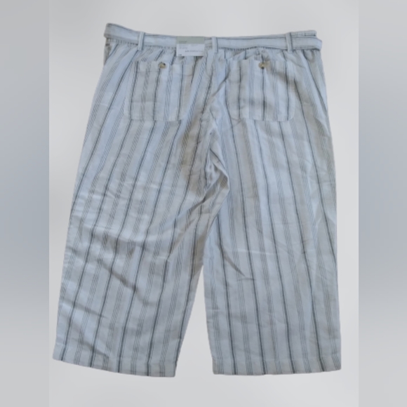 NWT capris - Picture 3 of 4